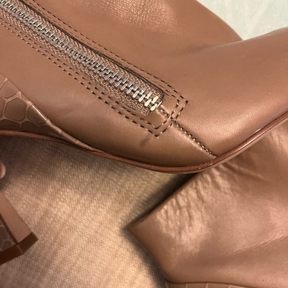 𝅺Louise et Cie Leather Ankle Boot with Stiletto Heel - Size 5M - Picture 9 of 10